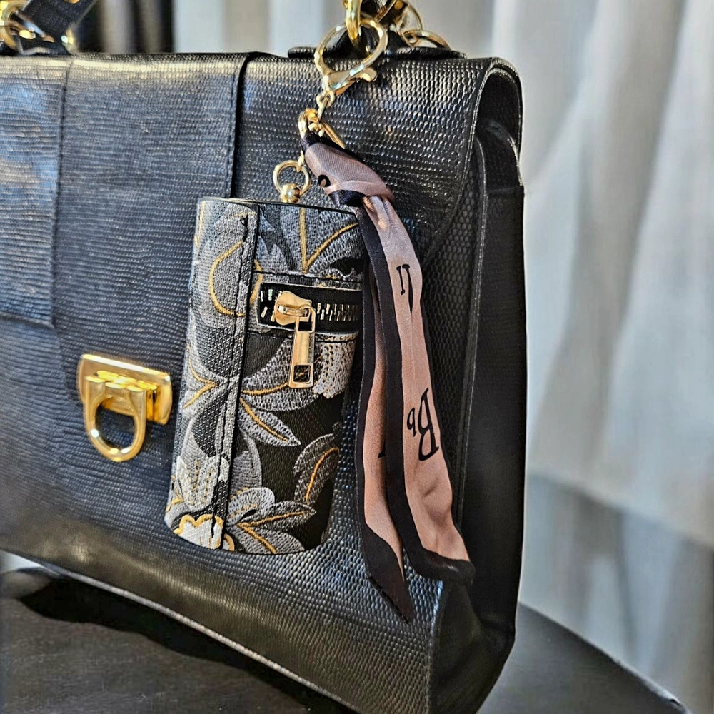 Floral Embossed Bucket Chain Key - Picture 3 of 6